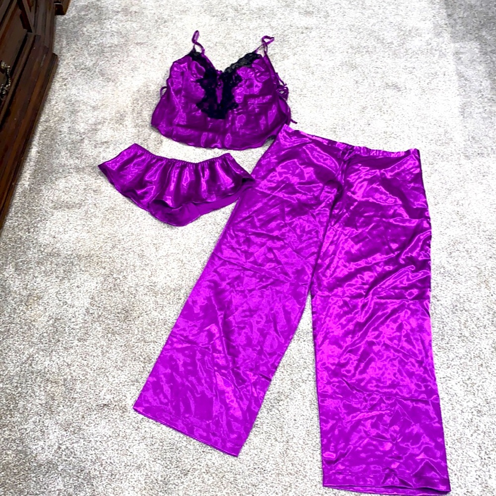 EUC Frederick’s of Hollywood 3 Piece Sexy Pajama Outfit Set Size L Large Purple